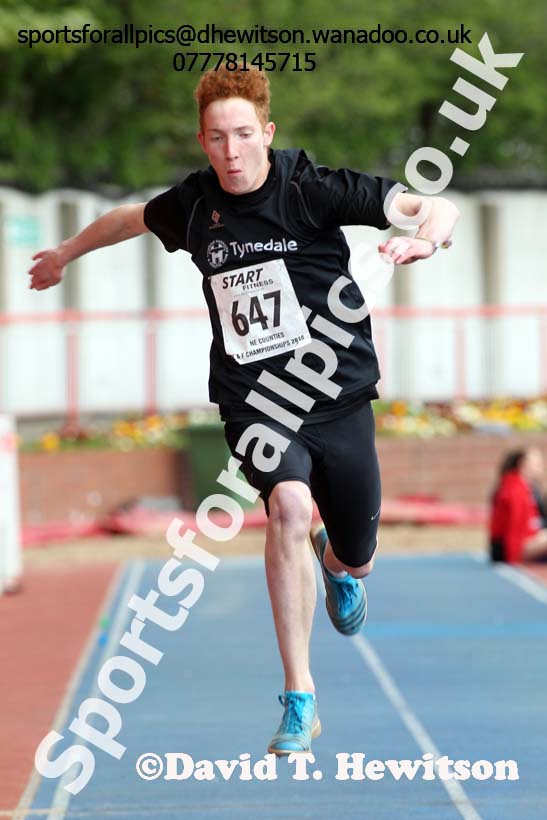 Mens under-20s triple jump. North Eastern Track and Field Champs, Gateshead Stadium. Photo: David T. Hewitson/Sports for All Pics